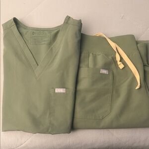 Figs Olive Scrub Set with Yellow Drawcord (160)